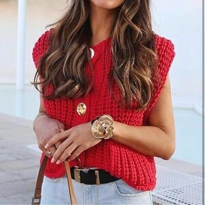 Chunky knit sweater vest w/gold buttons